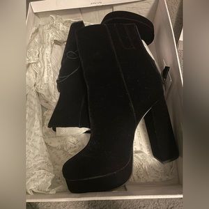 Women suede 8.5 black heel boots